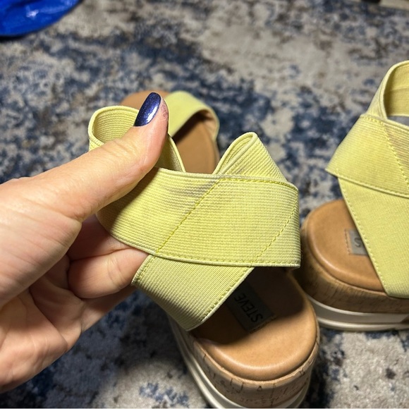 Steve Madden Elba Yellow & Brown Cork Strappy Platform Sandals Size 8 - Picture 11 of 14